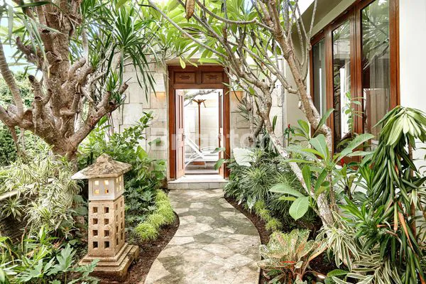 image FOR SALE BRAND NEW MODERN FULLY FURNISHED 3 BEDROOMS VILLA IN JIMBARAN, BALI  (2)