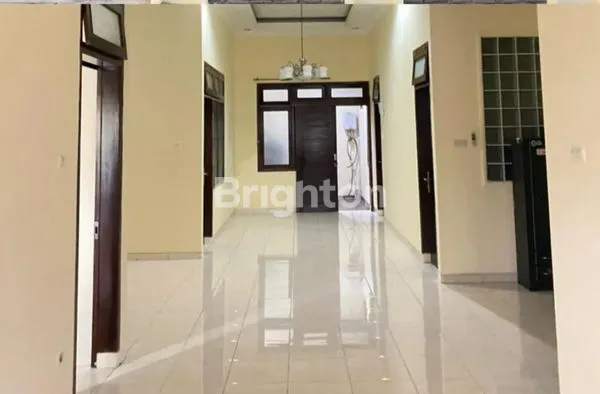 image RUMAH TENGAH KOTA LOKASI JALAN ABIMANYU SEMARANG TENGAH (2)