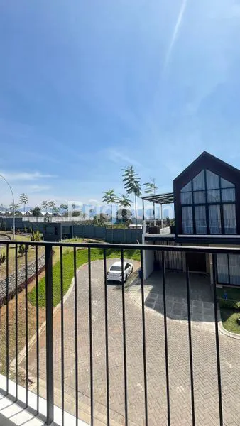 VILA 2 LANTAI PLUS FURNITURED DAN KOLAM RENANG DI KAWASAN PREMIUM KOTA BATU