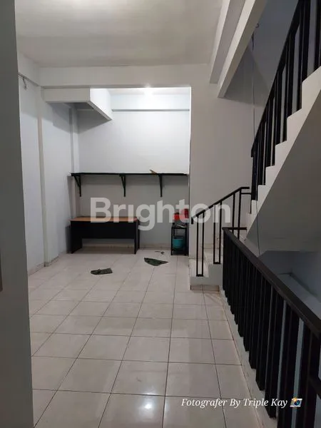 image RUMAH DUA LANTAI SIAP HUNI (6)