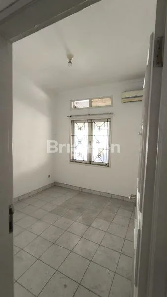 image RUMAH HOOK 254M² DI KEMANG PRATAMA 2 BEKASI (7)