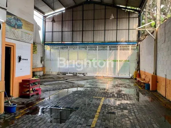 image DISEWAKAN BANGUNAN KOMERSIL RAYA BRATANG LOKASI STRATEGIS JALANAN RAMAI, COCOK CAR WASH / BENGKEL  (5)