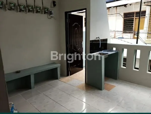 image RUMAH 2 LANTAI SIAP HUNI COCOK UNTUK INVESTASI / KOS KOSAN DAERAH TAMAN SARI, JAKARTA BARAT (3)