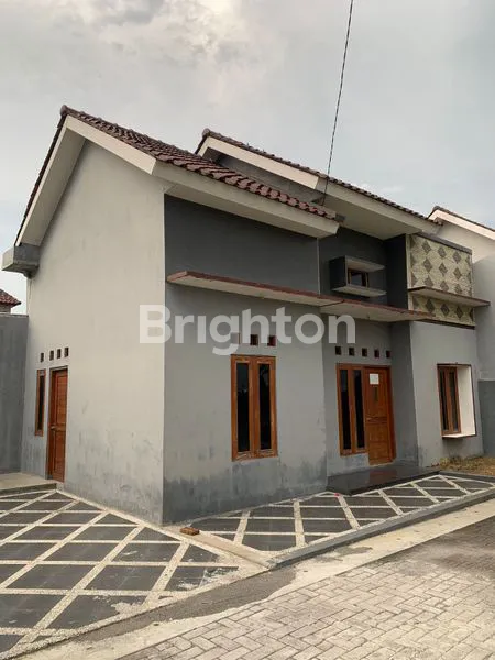 image MAHKOTA REGENCY - SOLO RUMAH DIJUAL CEPAT !! BELUM PERNAH DITEMPATI DARI BARU  (2)