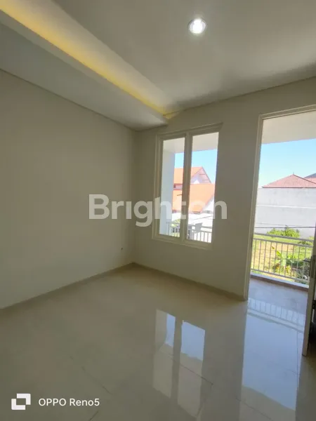 image GAYUNGSARI MINIMALIS 2 LANTAI SIAP HUNI DINGIN HADAP SELATAN, DEKAT KE RAYA A. YANI DAN TOL WARU   (7)