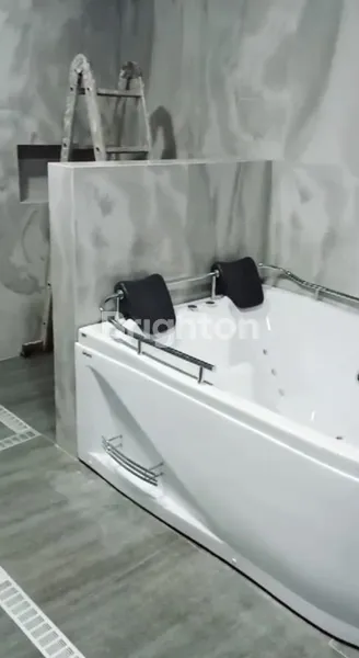 image RUMAH NGINDEN INTAN HOOK BAGUS BERSIH TERAWAT SIAP HUNI, ROW JALAN LEBAR, BUTUH CEPAT LAKU  (5)