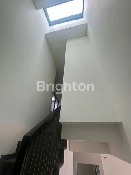 image RUMAH MEWAH MODERN 4+1KT DI SENTUL CITY — NYAMAN, ASRI, DAN BERNILAI INVESTASI TINGGI!  (8)