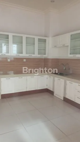 image RUMAH SIAP HUNI MANYAR STRATEGIS, BEST DEAL COCOK UNTUK TEMPAT TINGGAL / KANTOR / USAHA DSB (6)