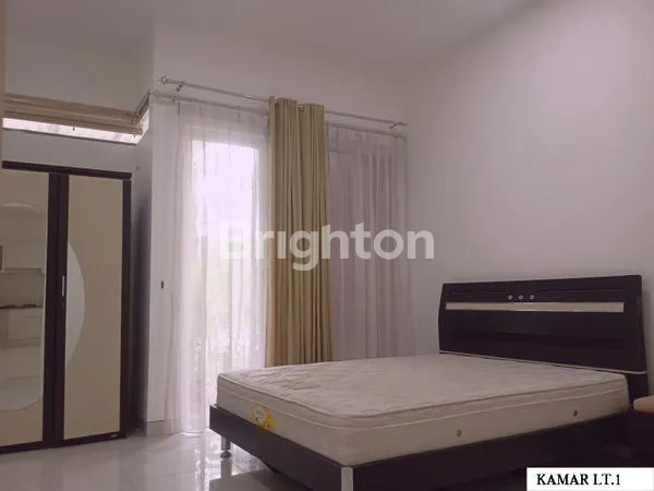 image RUMAH 2 LANTAI DI ONE GOLF TERRACE SURABAYA BARAT (5)