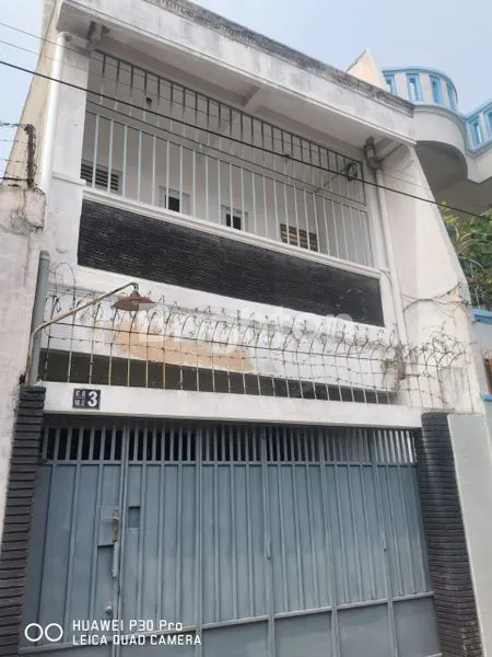 image RUMAH 2 LANTAI STRATEGIS DI SOLO (1)