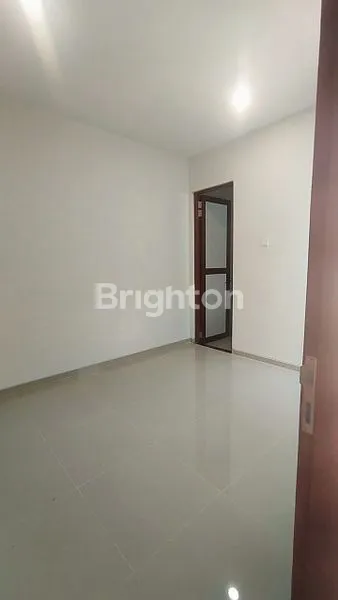 image RUMAH MINIMALIS DAN SIAP HUNI, ELEGAN DAN BERSIH. 3 KAMAR TIDUR, 2 KAMAR MANDI, DENGAN HALAMAN BELAKANG (BACKYARD), DEKAT DENGAN BANDARA (AIRPORT) - BATAM CENTER (7)