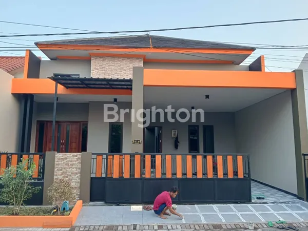 image DIJUAL RUMAH BARU GRESS BUKAN RENOVASI DAN MASIH TAHAP FINISHING. HARGA PALING MURAH DI REWWIN WARU SIDOARJO DENGAN TANAH YANG LUAS DAN RUMAH BARU GRESS (1)