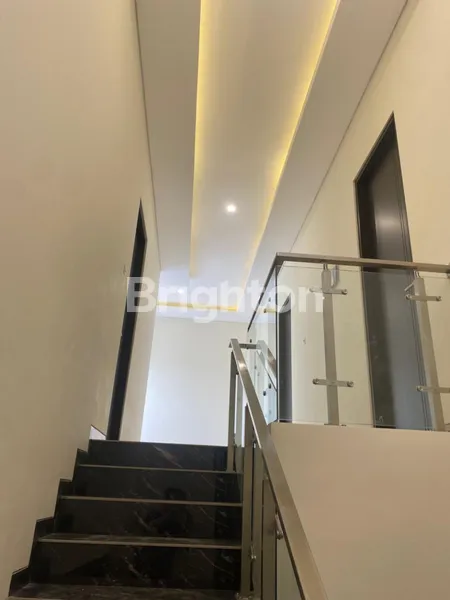 image DIJUAL RUMAH DI CITRALAND UTAMA SURABAYA BARAT (5)