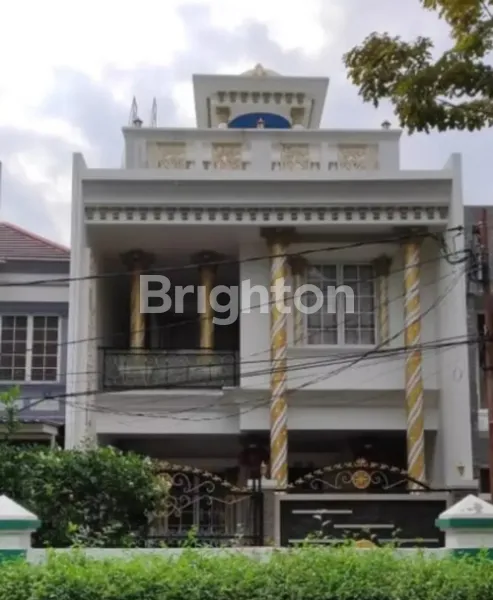 image RUMAH CLASSIC 3 LANTAI FULL FURNISHED DUTA MAS JELAMBAR JAKARTA BARAT (1)