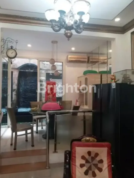 image RUMAH CLASSIC 3 LANTAI FULL FURNISHED DUTA MAS JELAMBAR JAKARTA BARAT (4)