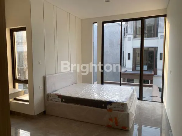 image RUMAH 3 LANTAI BERGAYA JEPANG CLUSTER OSAKA DAISAN, 15 MENIT EXIT TOL CIKUPA, TANGERANG. (7)