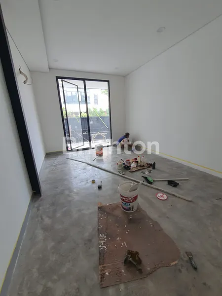 image RUMAH MODERN MINIMALIS SUTOREJO SELATAN (4)