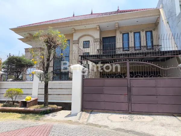 image RUMAH 2 LANTAI MODEL CLASSIC GALAXY BUMI PERMAI (ARAYA 1) DEKAT MERR KERTAJAYA KLAMPIS SUKOLILO (1)