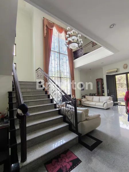 image RUMAH 2 LANTAI MODEL CLASSIC GALAXY BUMI PERMAI (ARAYA 1) DEKAT MERR KERTAJAYA KLAMPIS SUKOLILO (2)