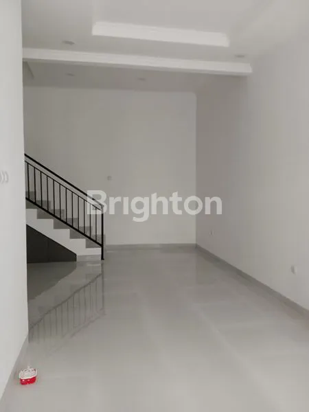 image RUMAH 3 LANTAI MODERN DI PESONA LINE 14 RESIDENCE – LOKASI STRATEGIS DEKAT AEON MALL & LIPPO KEMANG, JATI PADANG JAKARTA SELATAN (7)