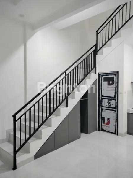 image RUMAH 3 LANTAI MODERN DI PESONA LINE 14 RESIDENCE – LOKASI STRATEGIS DEKAT AEON MALL & LIPPO KEMANG, JATI PADANG JAKARTA SELATAN (4)