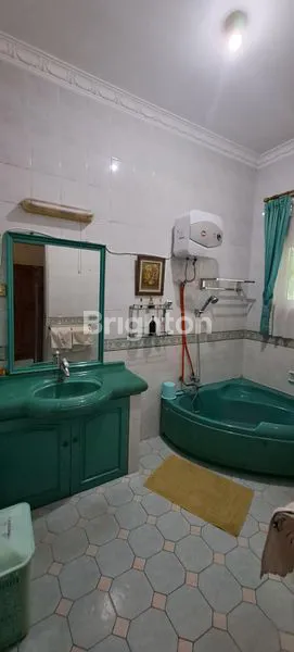 image JUAL RUMAH SANGAT LUAS, NYAMAN, TERAWAT DAN STRATEGIS DI YASMIN (8)