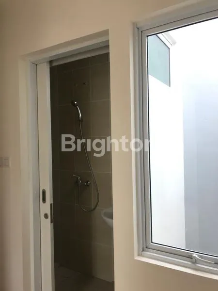 image RUMAH 2 LANTAI AMARILLO VILLAGE GADING SERPONG TANGERANG (5)