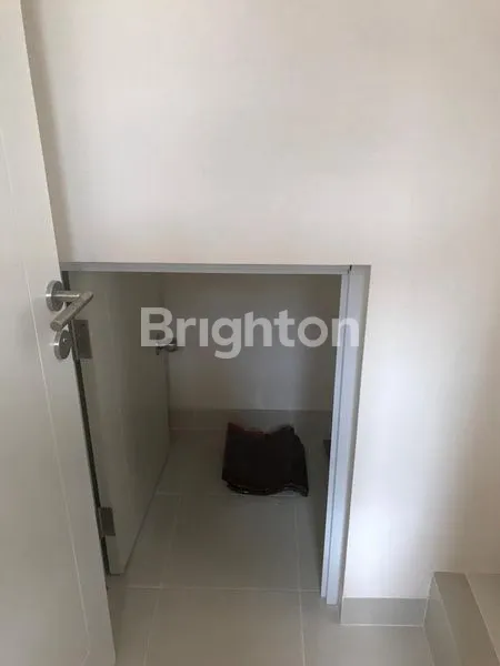 image RUMAH 2 LANTAI AMARILLO VILLAGE GADING SERPONG TANGERANG (3)