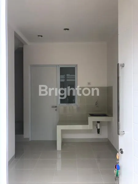 image RUMAH 2 LANTAI AMARILLO VILLAGE GADING SERPONG TANGERANG (2)