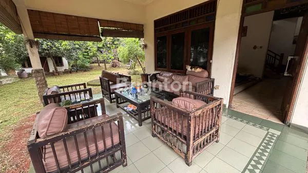 image RUMAH MEWAH LT 1139M², KOLAM RENANG LENTENG AGUNG (7)