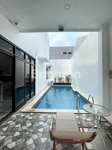 image HIDDEN GEM RUMAH MEWAH 2 LANTAI DENGAN SWIMMING POOL DI SERPONG UTARA (3)