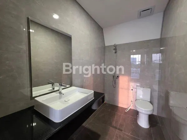 image RUMAH MEWAH LT 160 DI BELLEFONT EAST (8)