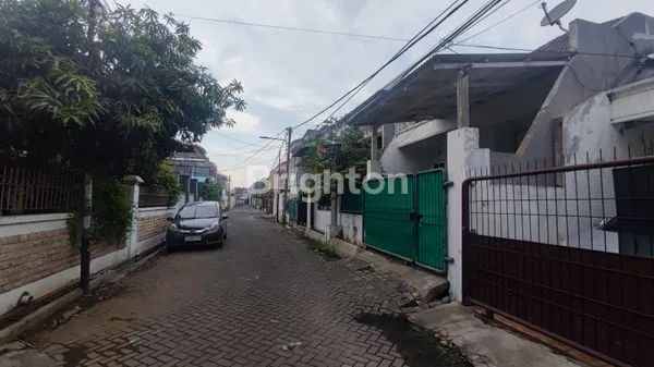 image RUMAH PLOZO TIMUR TAMBAKSARI SURABAYA (1)