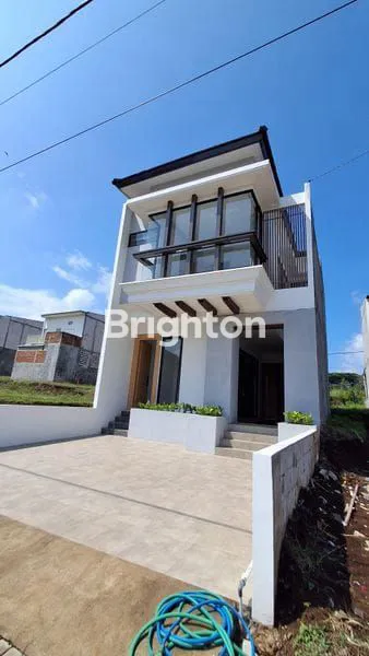 image HUNIAN BARU 2 LANTAI DEKAT EXIT TOL MALANG (1)