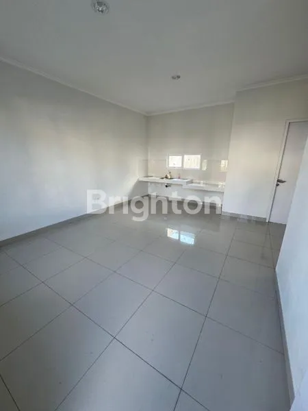 image RUMAH 2 LANTAI DI JUAL LOKASI PERUMAHAN (2)