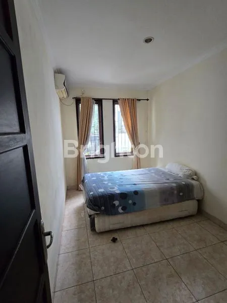 image RUMAH SIAP HUNI 4 KM DI PERUMAHAN ELITE (4)