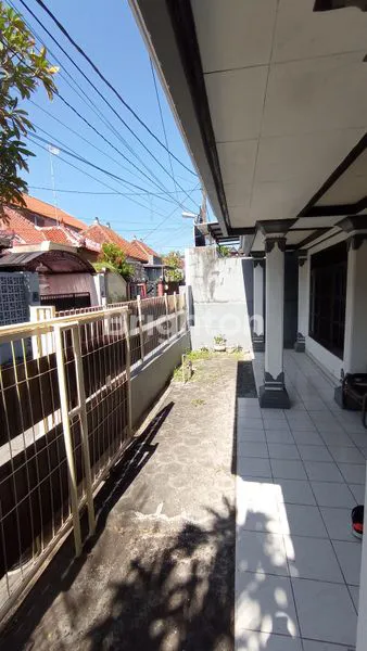 image RUMAH LUAS DAN NYAMAN DI AREA RENON (5)