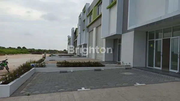 image KAWASAN EASTGATE LOGISTIK PARK MASUK MELALUI JIIPE JL. RAYA MANYAR KM 11, MANYAR GRESIK (1)