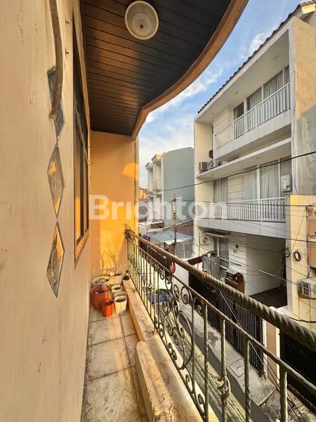 image RUMAH 3 LANTAI ROW 1 MOBIL HARGA SANGAT MURAH DALAM KOMPLEK MINI DI TANJUNG DUREN (5)