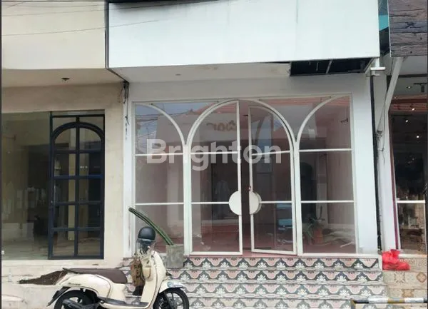 image RUKO 2 LANTAI DI SEWAKAN DI KAYU AYA SEMINYAK BALI  (1)