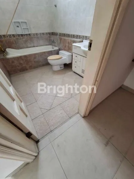 image RUMAH MEWAH DENGAN KOLAM RENANG DI CLUSTER MONACO , KOTA WISATA KT 4 +1 (3)