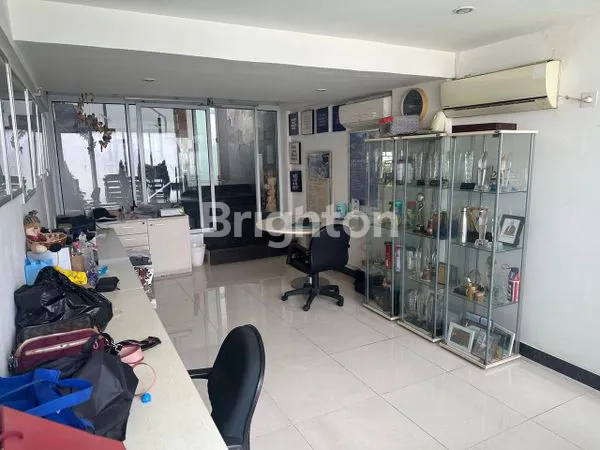 image DIJUAL RUMAH MEWAH 3 LANTAI DI RAWAMANGUN JAKARTA TIMUR (6)