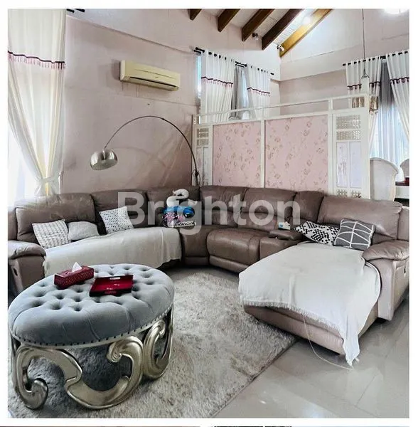 image RUMAH BESAR DENGAN HALAMAN LUAS – LEBAK BULUS, JAKARTA SELATAN (1)