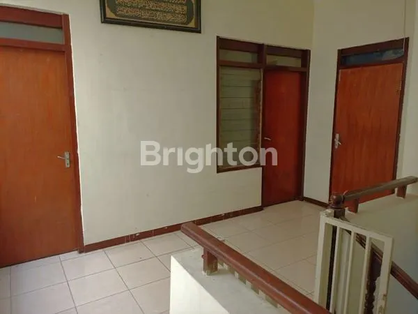 image RUMAH 2 LANTAI MENANGGAL SURABAYA (3)