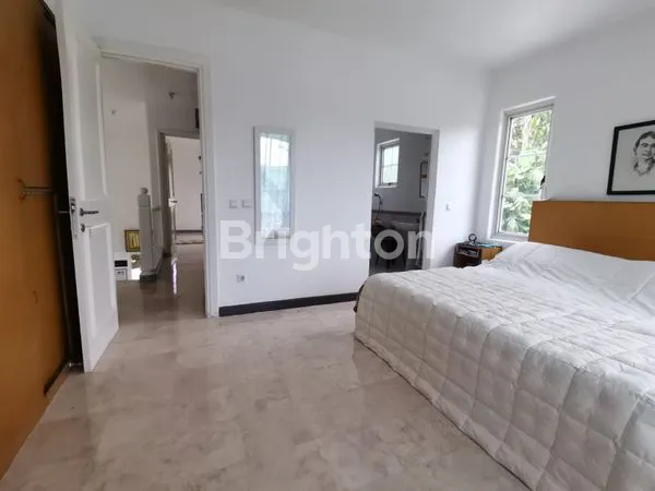 image RUMAH MEWAH DEKAT LAPANGAN GOLF (7)