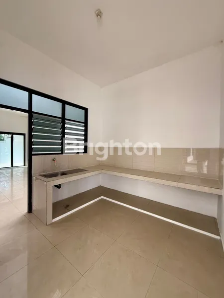 image RUMAH BERSIH DAN TERAWAT DI BARUK UTARA SURABAYA DEKAT RAYA MERR COCOK UNTUK KANTOR (6)