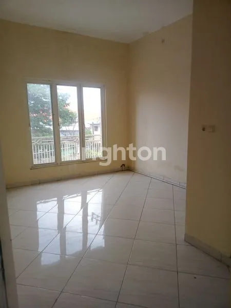 image DIKONTRAKAN RUMAH KALIBOKOR SURABAYA RUMAH 2 LANTAI DENGAN CAT BERWANA PUTIH SEGER JAPRI SAYA UNTUK DI SURVEY (5)