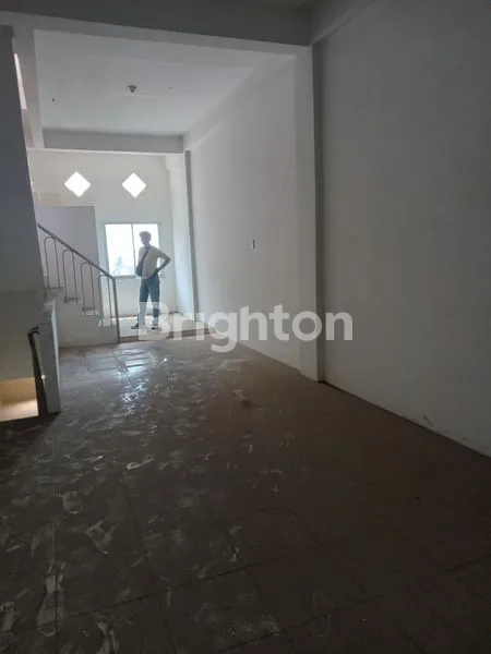 image RUKO 1 PINTU 3 LANTAI SIAP HUNI AREA KOL. H. BURLIAN, PALEMBANG (5)