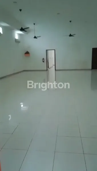 image RUMAH EX FASHION OFFICE COCOK UNTUK USAHA TAMAN SARI DEKAT GUNUNG SALAK, KEROBOKAN, TEUKU UMAR, KESAMBI (7)