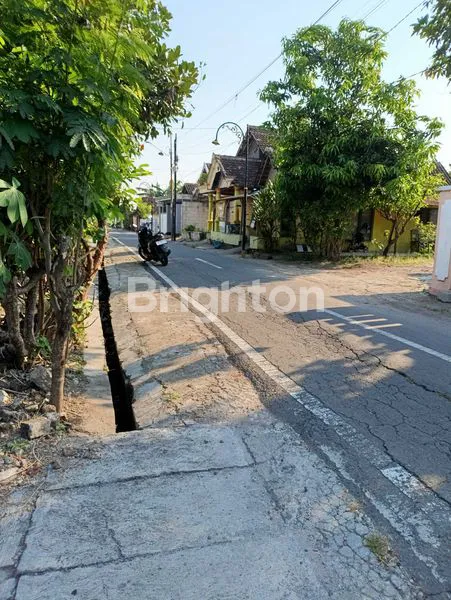 image TANAH LUAS 1459M² DEKAT PASAR KOJO MADIUN (1)